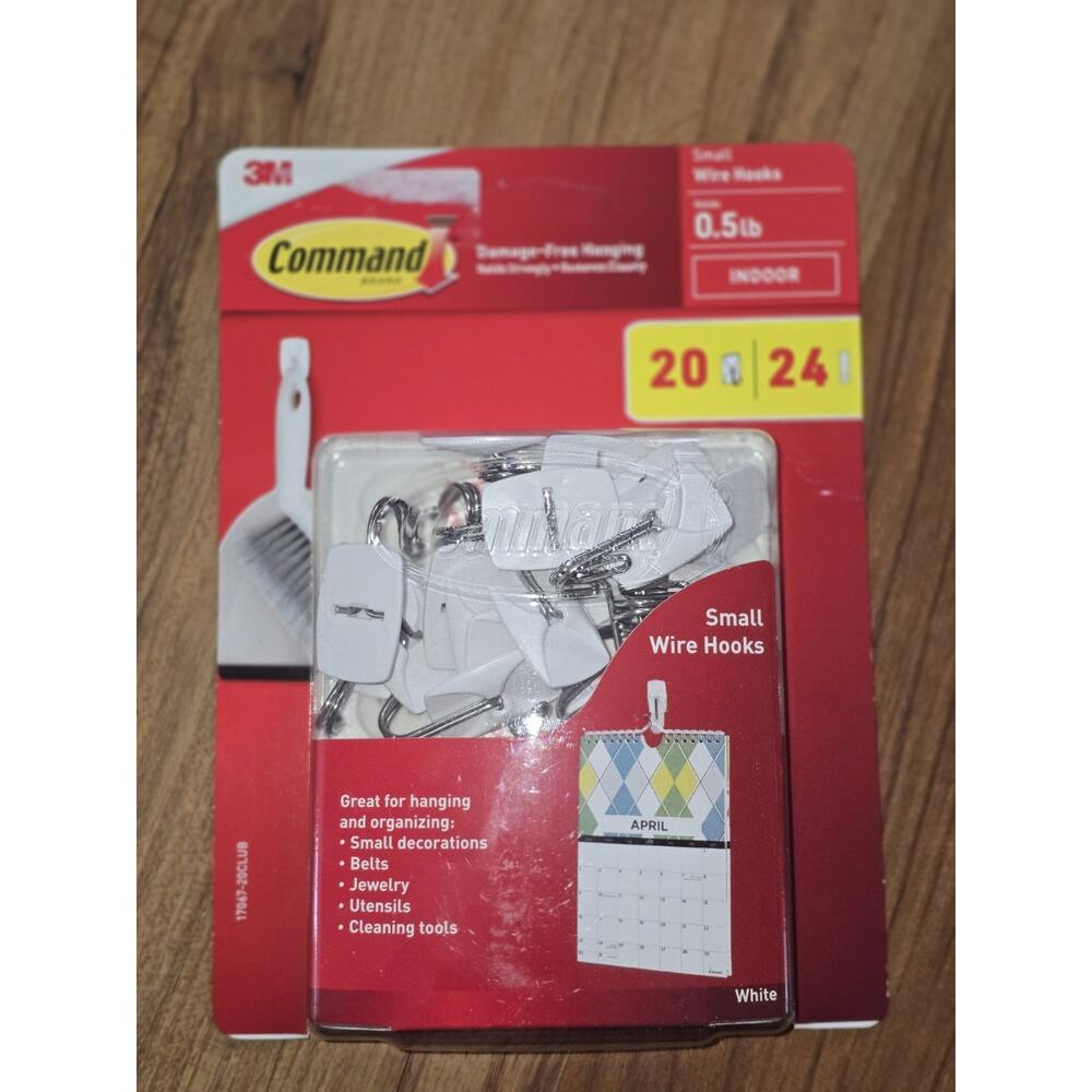 Command Small Wire Toggle Hooks White - Holds .5 lb - 20 Hooks 24 Strips NEW b1
